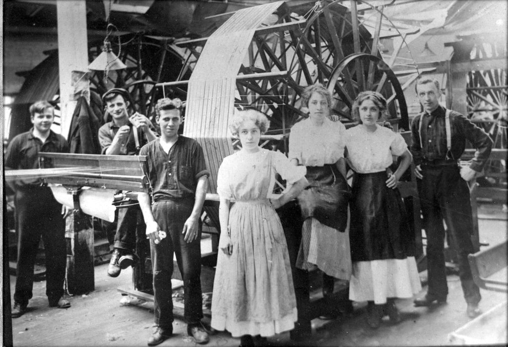 Scene in a silk mill. Unknown. This could have been taken in Katterman's Silk Mill, which was located west of the Pennsylvania railroad tracks behind Price Battery and became Price Battery's plant #2. 