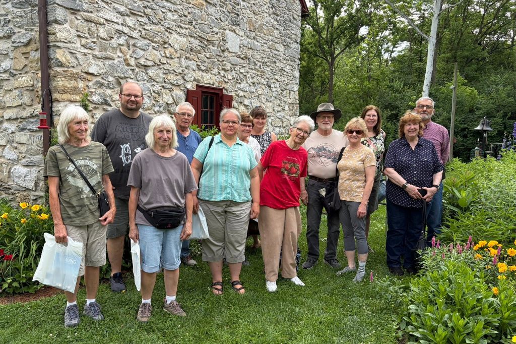 field trip group posing for pictures