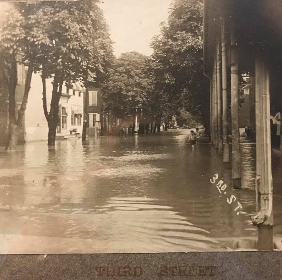 flooding on 3rd st in hamburg, photo from hamburg library